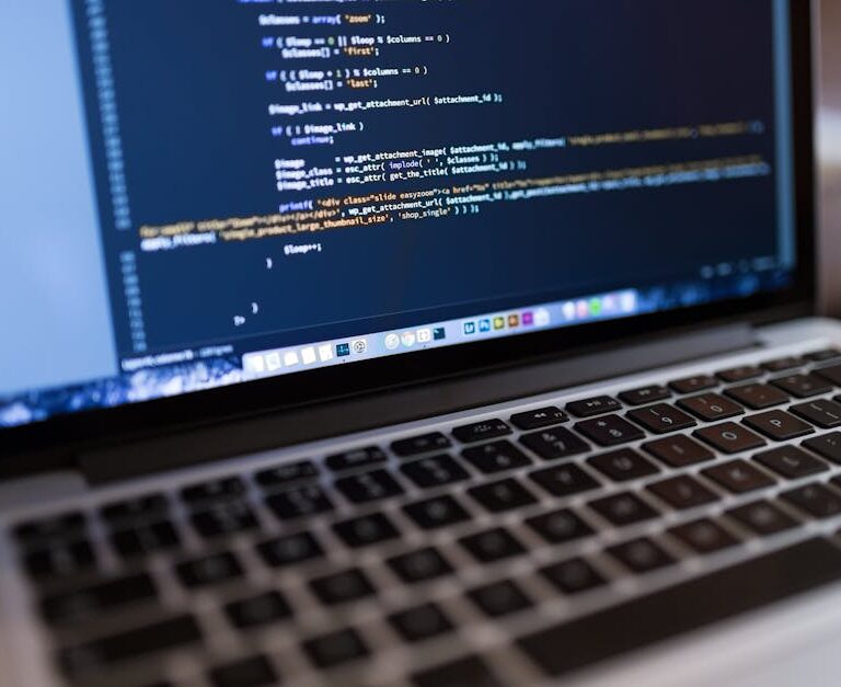 KVKK GDPR Uyumlu Hosting: Sunucu Panelleri ve Veri Güvenliği