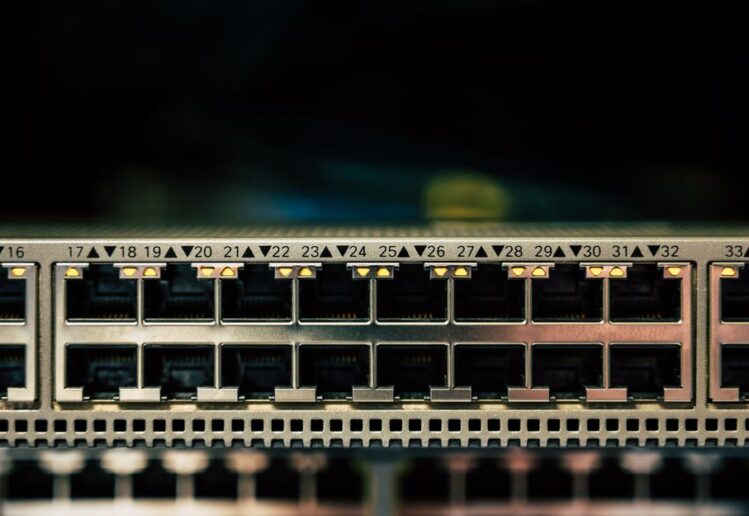 Çoklu Bağlantı Ağları ile Yüksek Erişilebilirlik: Sunucu Şirketleri İçin Yedekli Internet Girişleri