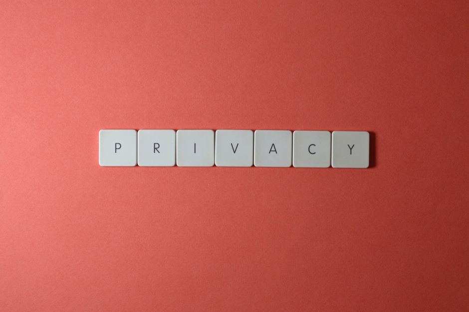 GDPR veri koruma süreci gösteren ikonlar collage