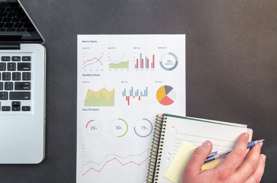 Veritabanı performansını gösteren grafik ve akış şemasına dair görsel